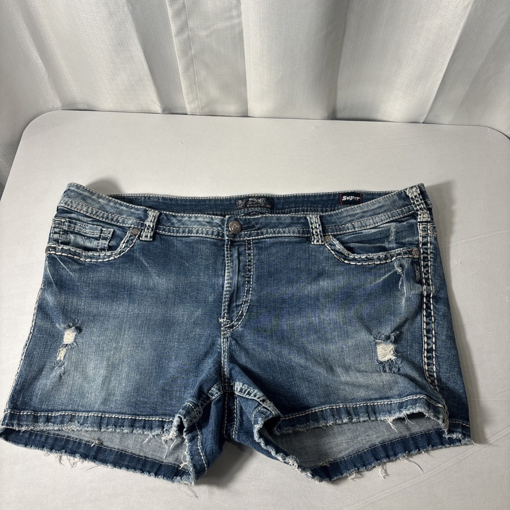Silver Jeans Co. Women's Aiko Mid Short Distressed Denim Size 26 Super Stretch